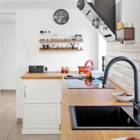 4 Bedroom Lovely In Casa de Férias *