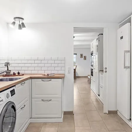 4 Bedroom Lovely In Casa de Férias *