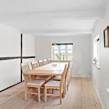 4 Bedroom Lovely In Casa de Férias